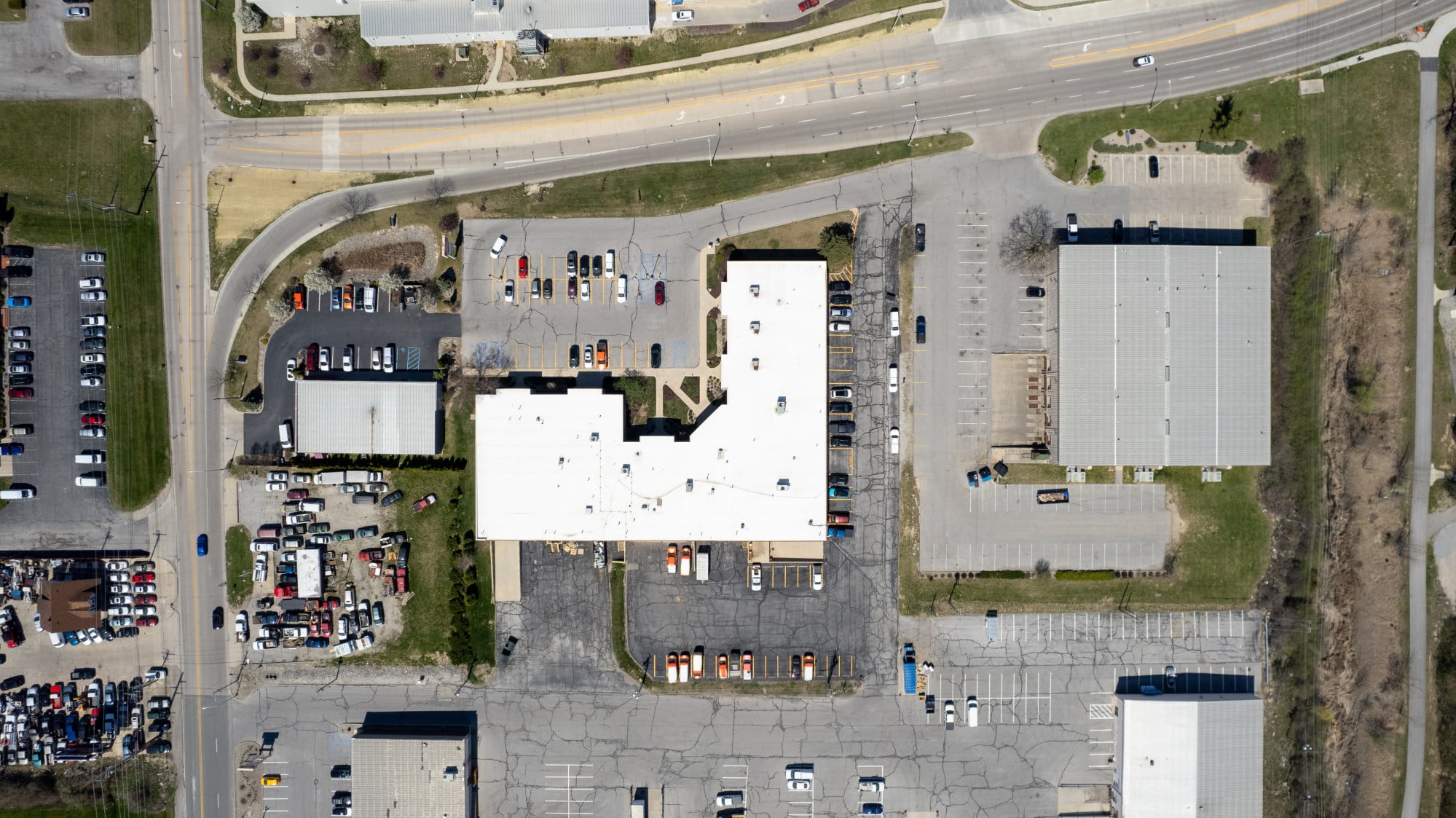 Sturges Property Group - Wells Commerce Center, 417-445 Fernhill Ave, Fort Wayne, IN 46805